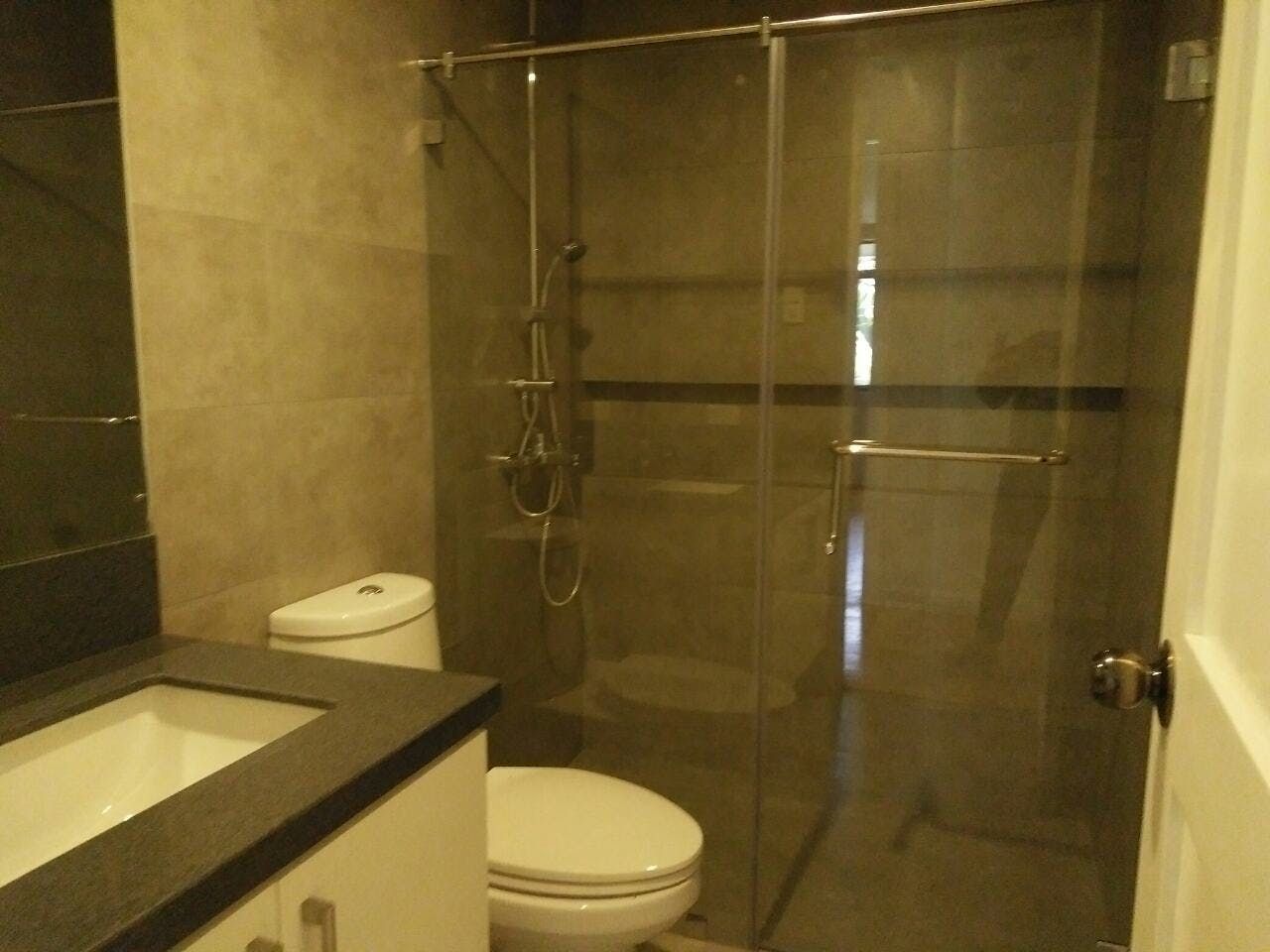 "2BR Condo for Rent in Twin Towers, Urdaneta, Makati"07