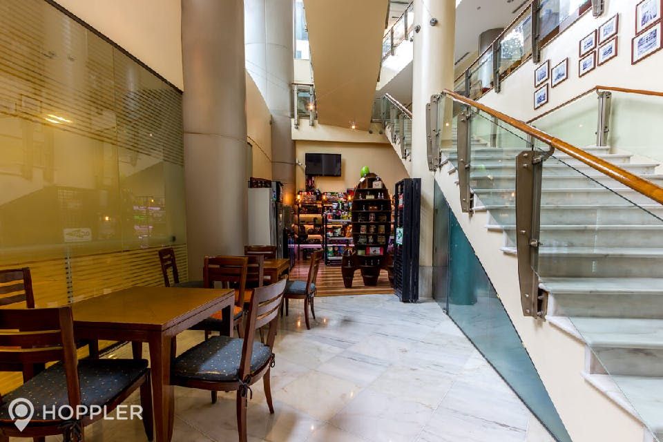 "2BR Condo for Rent in Amorsolo West, Rockwell Center, Makati"10