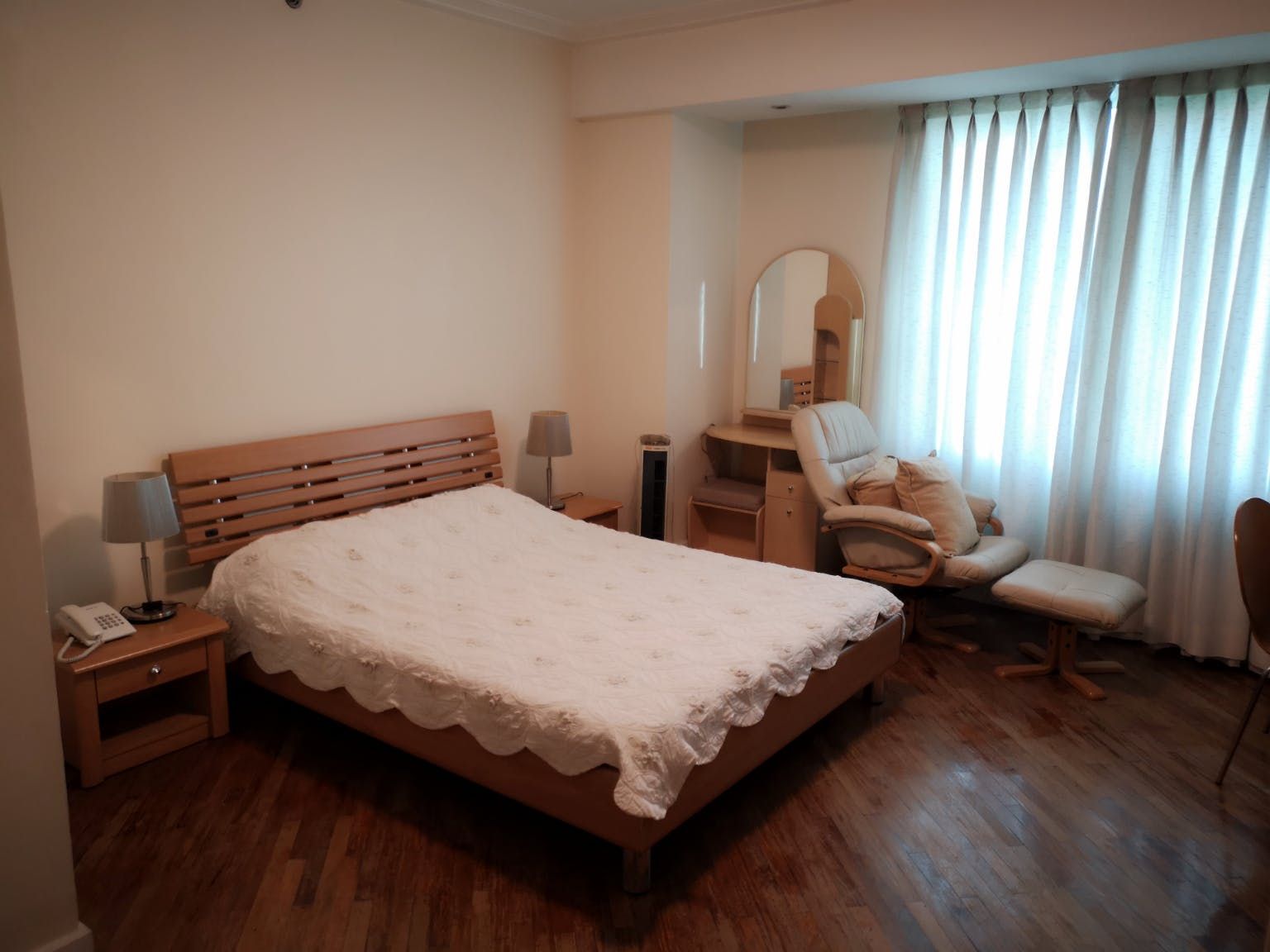 "1BR Condo for Rent in Amorsolo West, Rockwell Center, Makati"05