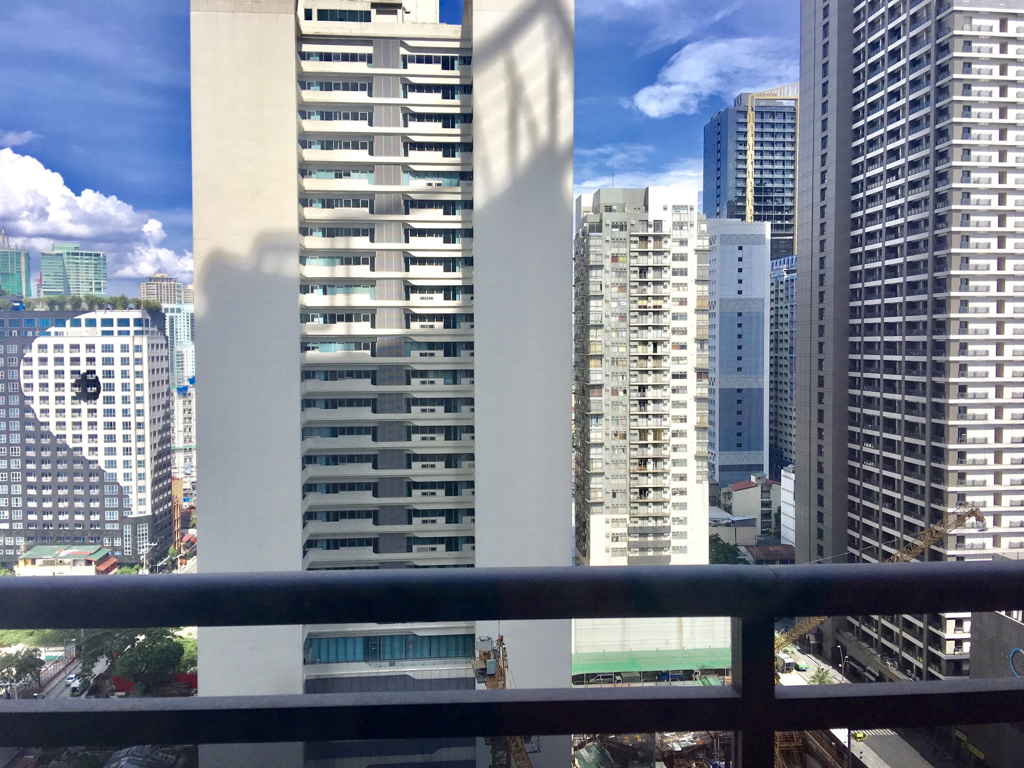 "1BR Condo for Rent in The Milano Residences, Poblacion, Makati"09