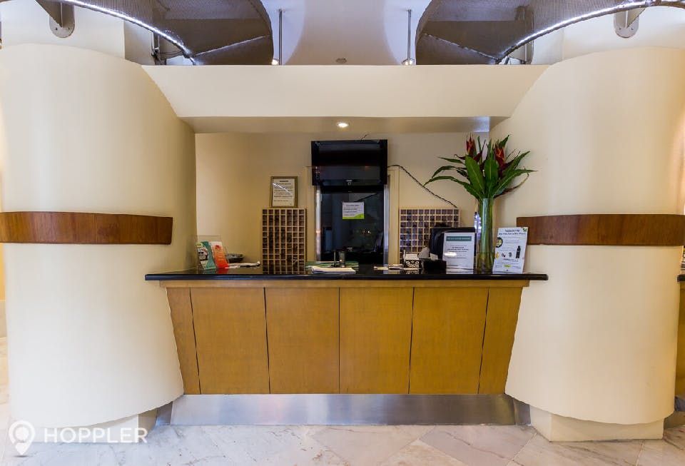 "2BR Condo for Rent in Amorsolo East, Rockwell Center, Makati"08