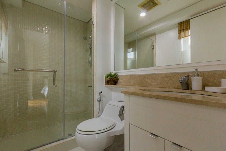 "2BR Condo for Rent in The Manansala, Rockwell Center, Makati"08
