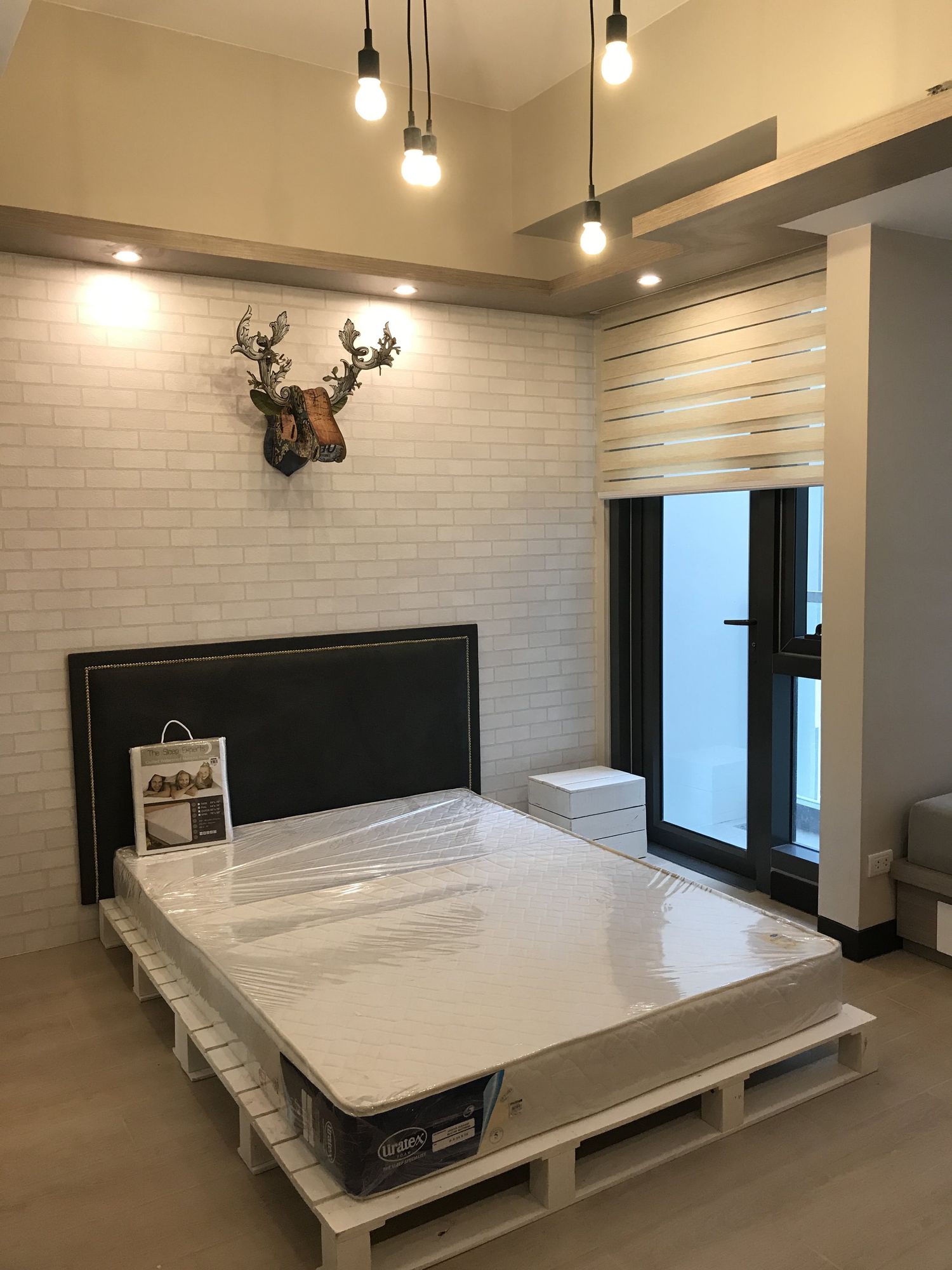"Studio Condo for Rent in Greenbelt Hamilton, Legazpi Village, Makati"07