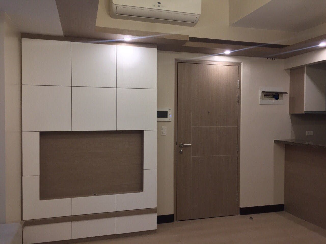 "Studio Condo for Rent in Greenbelt Hamilton, Legazpi Village, Makati"10
