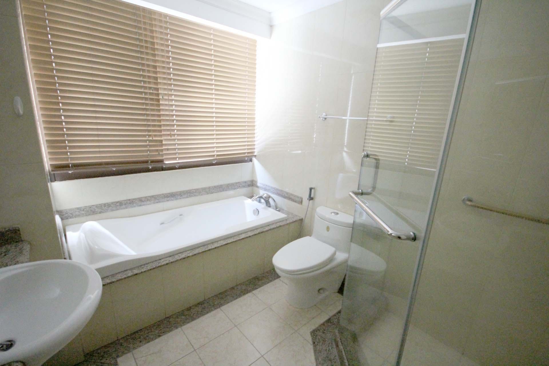 "2BR Condo for Rent in The Shang Grand Tower, Legazpi Village, Makati"10