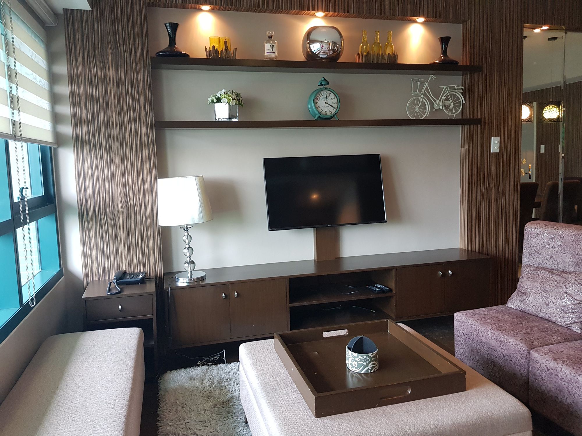 "1BR Condo for Rent in Edades Tower and Garden Villas, Rockwell Center,"05