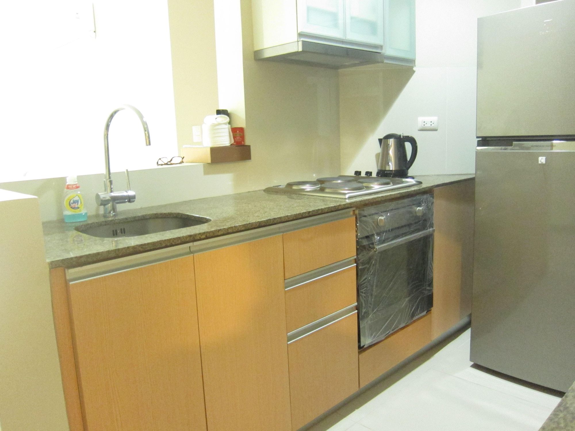 "2BR Condo for Rent in Three Central, Salcedo Village, Makati"05