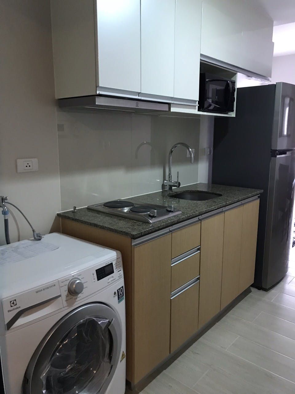 "Studio Condo for Rent in Paseo Heights, Salcedo Village, Makati"06
