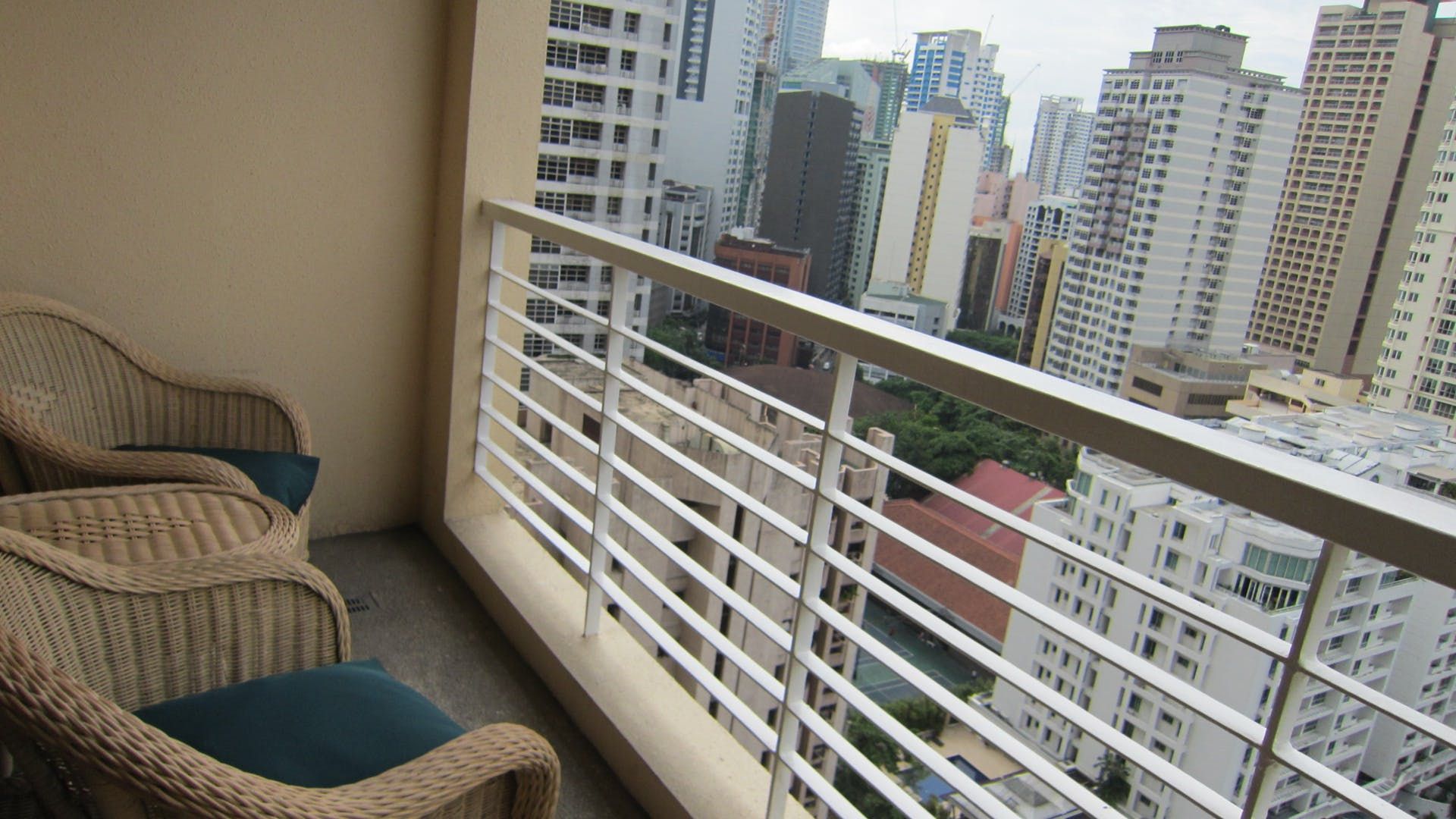 "Studio Condo for Rent in Greenbelt Madison, Legazpi Village, Makati"03