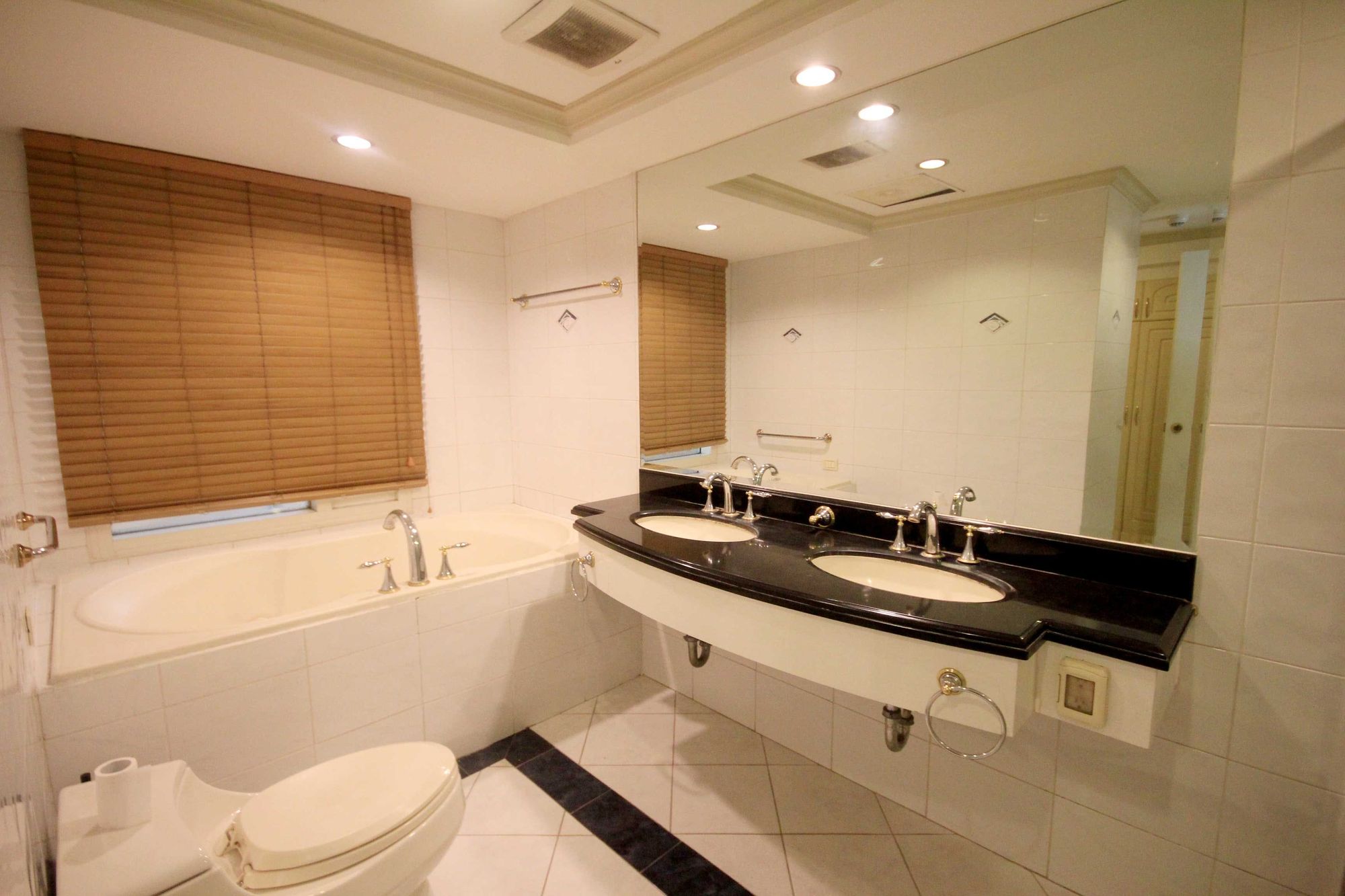 "2BR Condo for Rent in Fraser Place, Salcedo Village, Makati"09