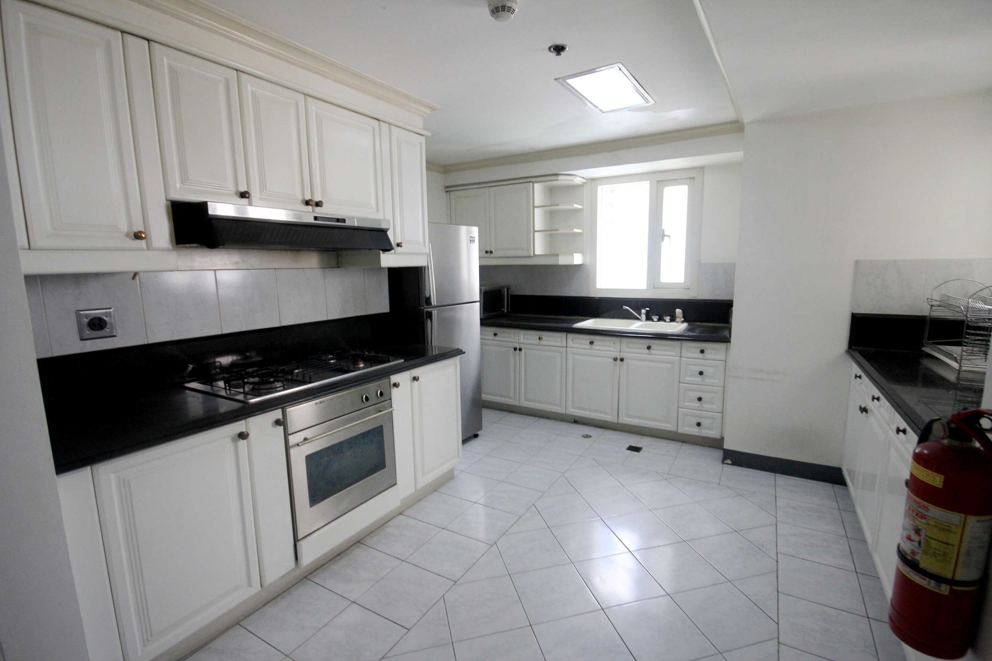 "2BR Condo for Rent in Fraser Place, Salcedo Village, Makati"10