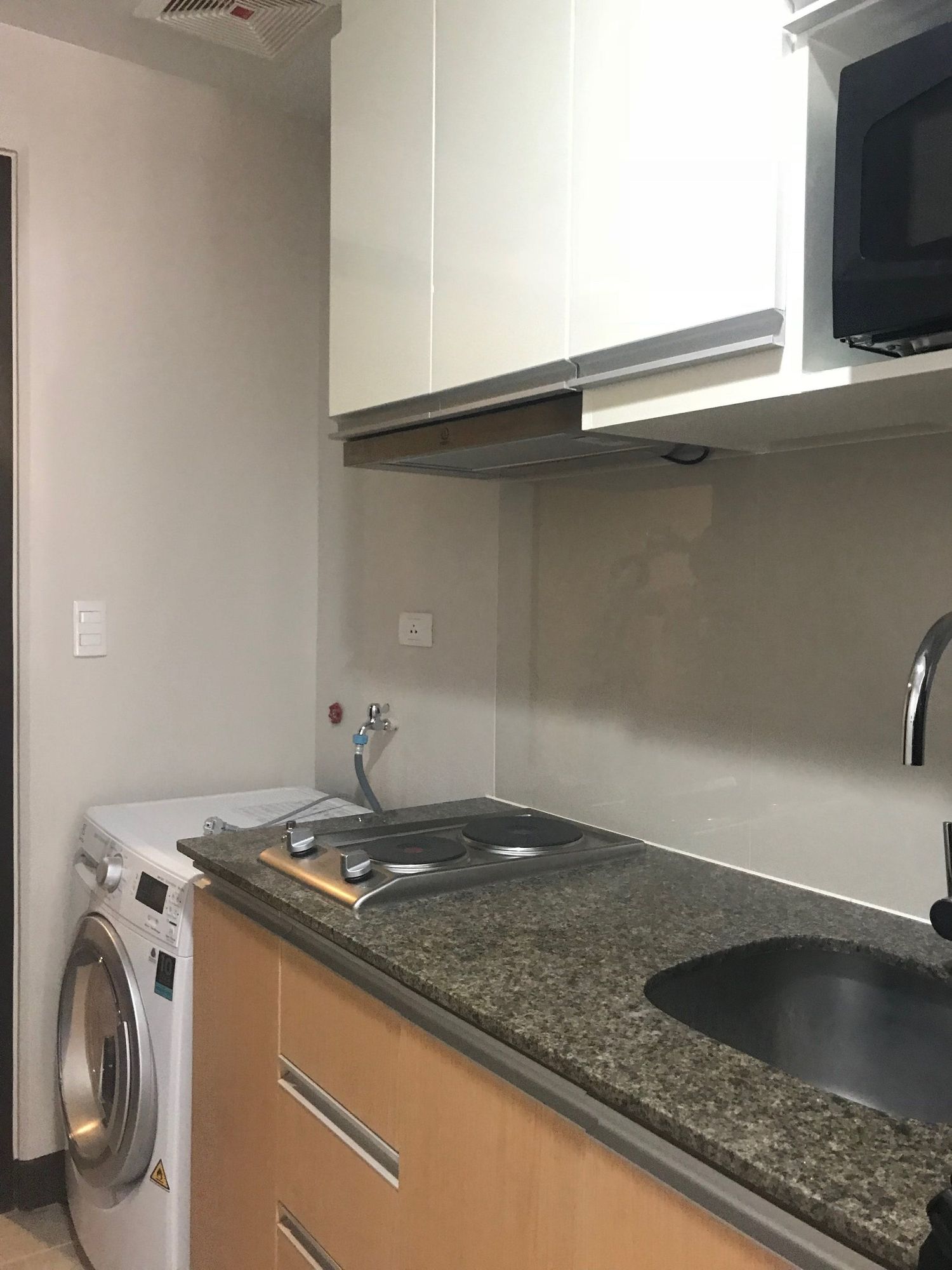 "Studio Condo for Rent in Paseo Heights, Salcedo Village, Makati"05
