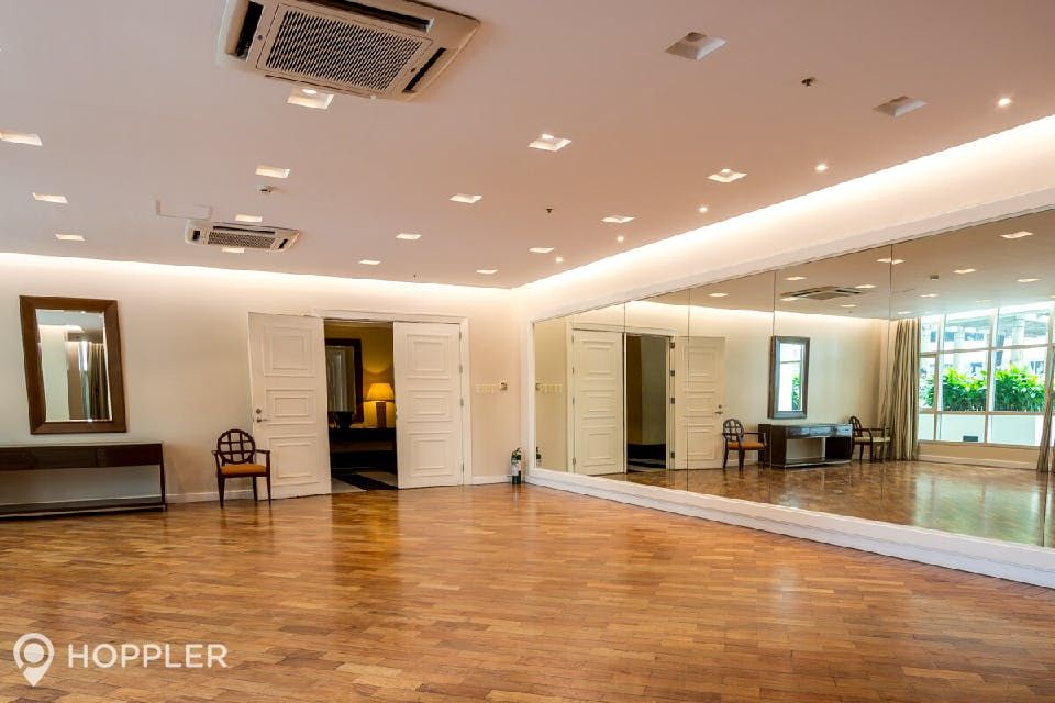 "1BR Condo for Rent in The Manansala, Rockwell Center, Makati"10