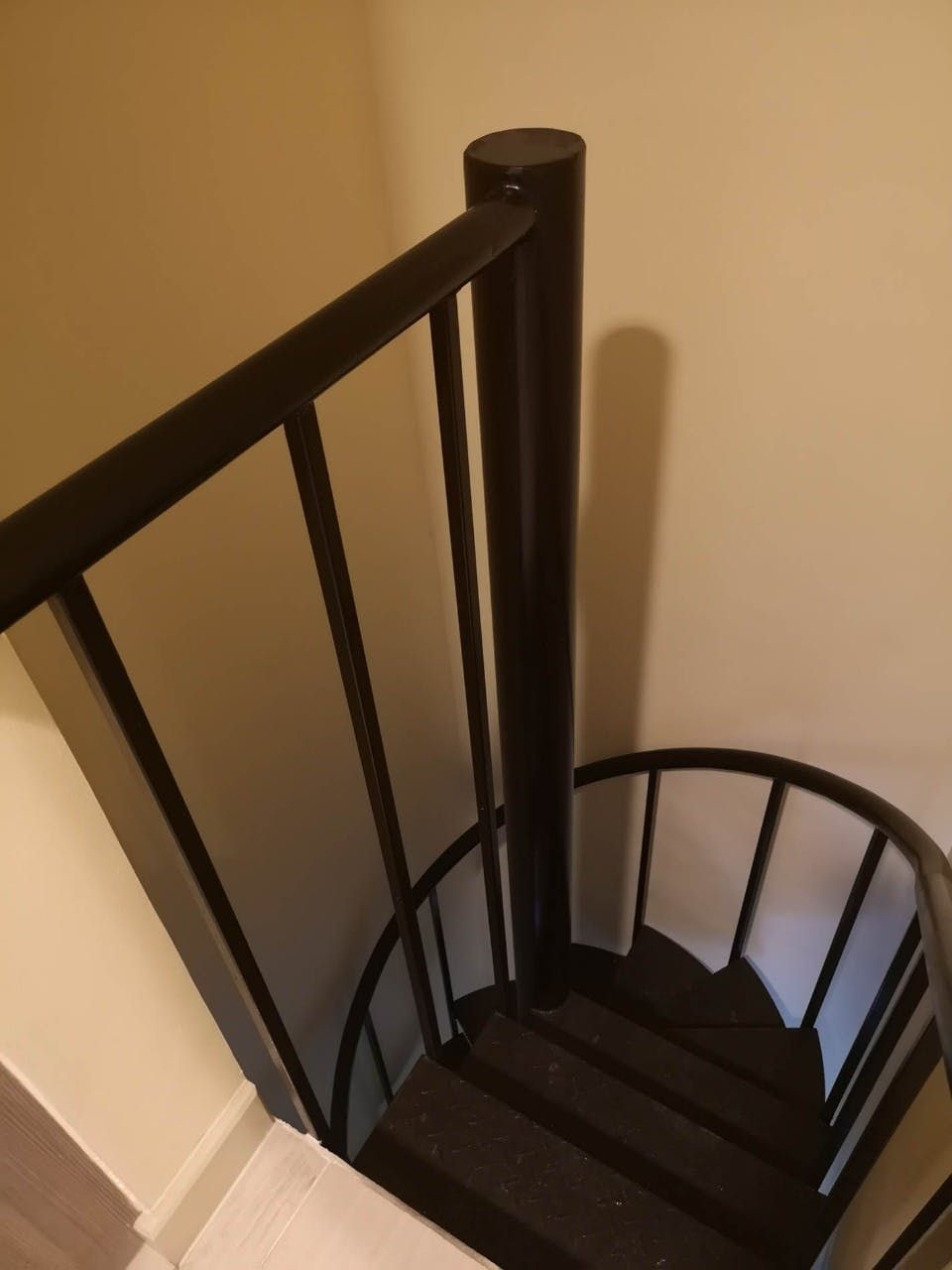 "4BR Condo for Rent in 205 Santolan, Horseshoe, Quezon City"06