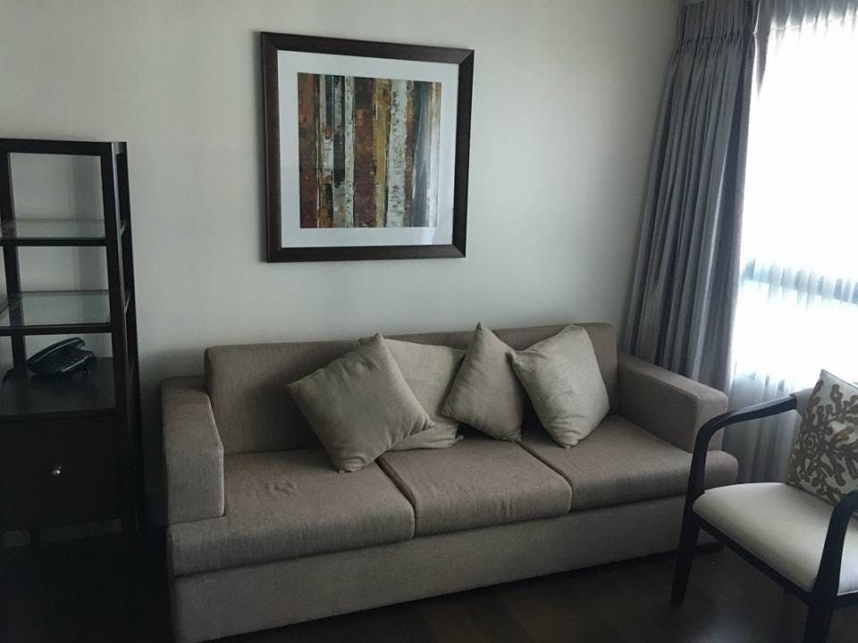 "2BR Condo for Rent in Edades Tower and Garden Villas, Rockwell Center,"04