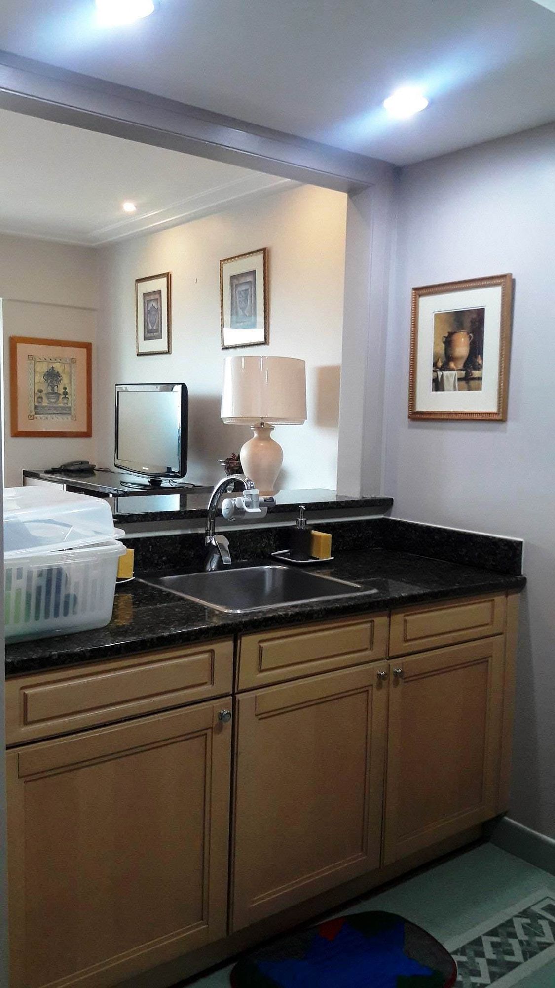 "Studio Condo for Rent in Hidalgo Place, Rockwell Center, Makati"06