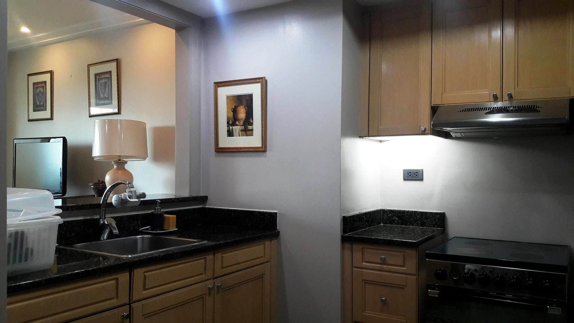 "Studio Condo for Rent in Hidalgo Place, Rockwell Center, Makati"08