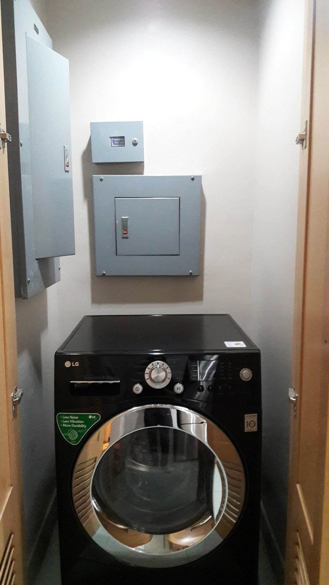 "Studio Condo for Rent in Hidalgo Place, Rockwell Center, Makati"10