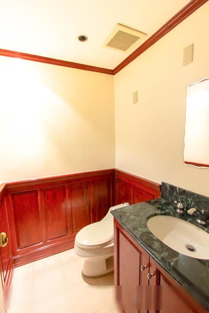"2BR Condo for Rent in Twin Towers, Urdaneta, Makati"10