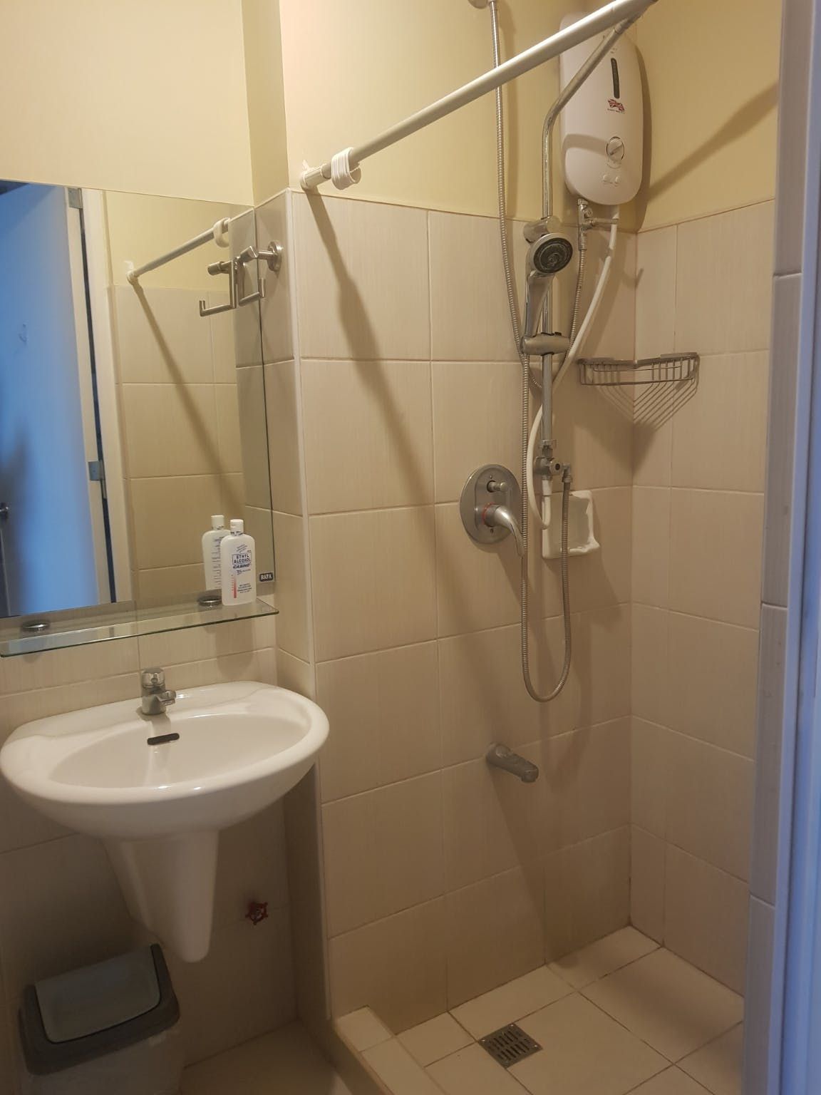 "2BR Condo for Rent in One Burgundy Plaza, Loyola Heights, Quezon City"09