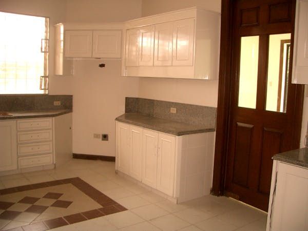 "4BR House for Rent in Dasmari?as Village, Makati"03