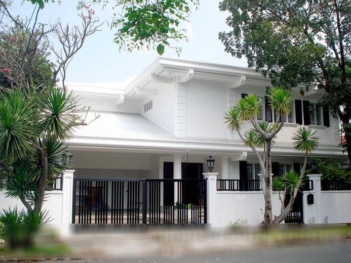 "4BR House for Rent in Dasmari?as Village, Makati"01