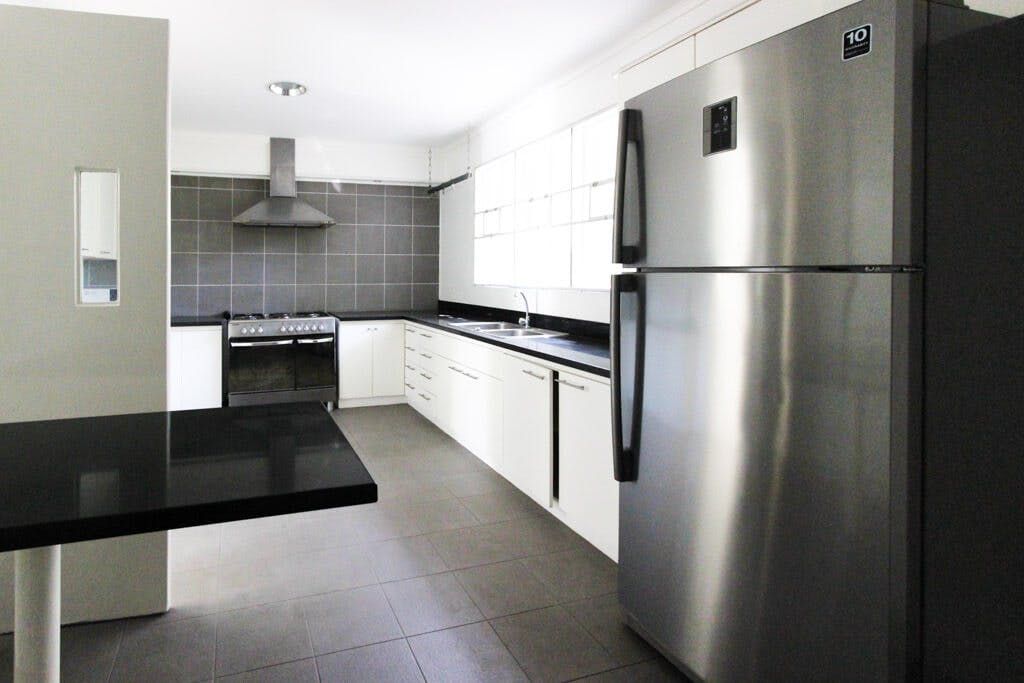 "4BR House for Rent in Dasmari?as Village, Makati"06
