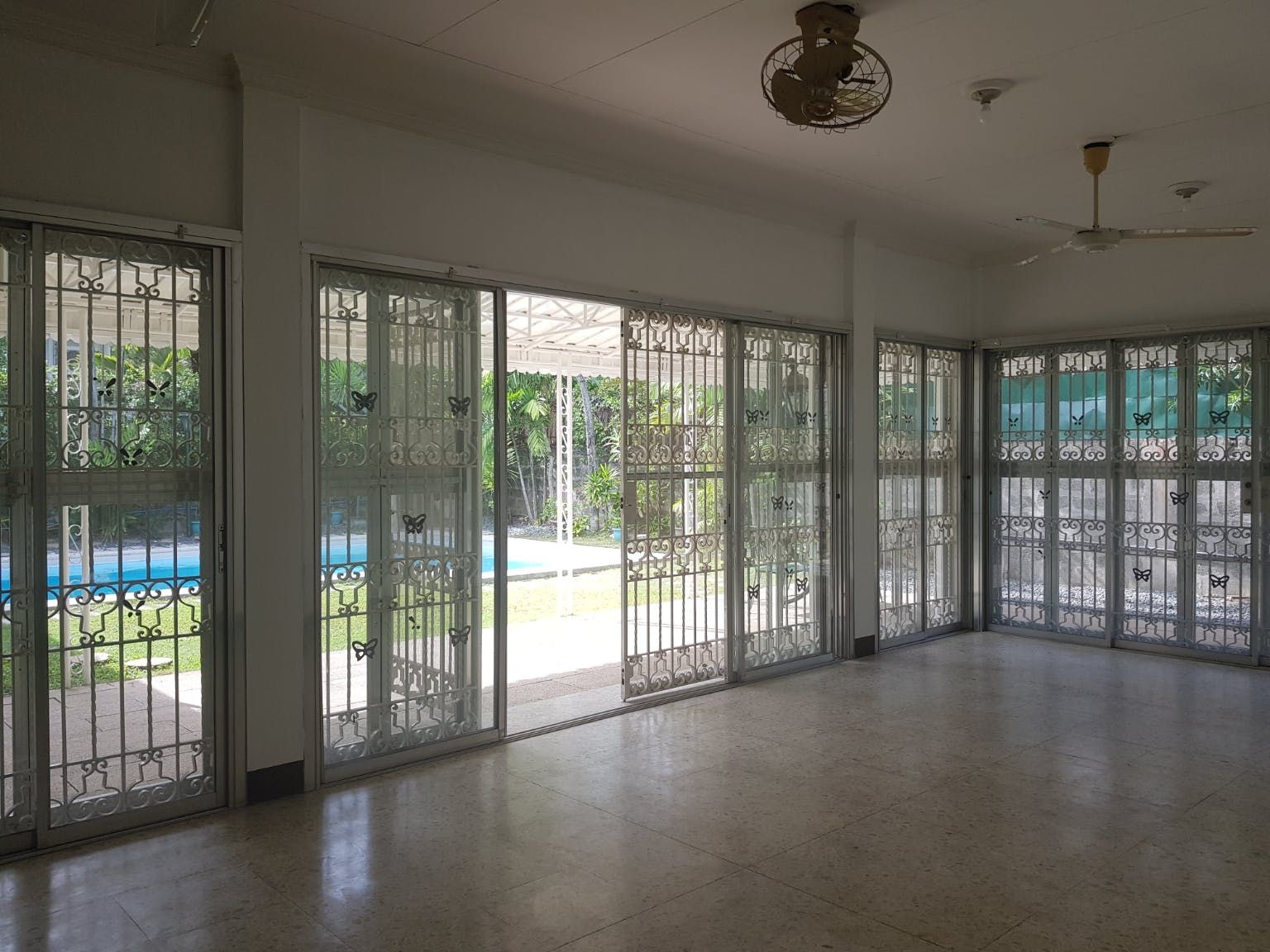 "5BR House for Rent in Dasmari?as Village, Makati"06