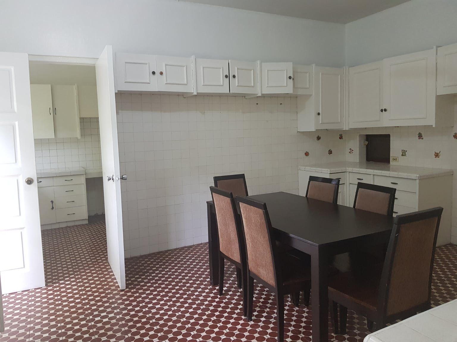 "5BR House for Rent in Dasmari?as Village, Makati"08