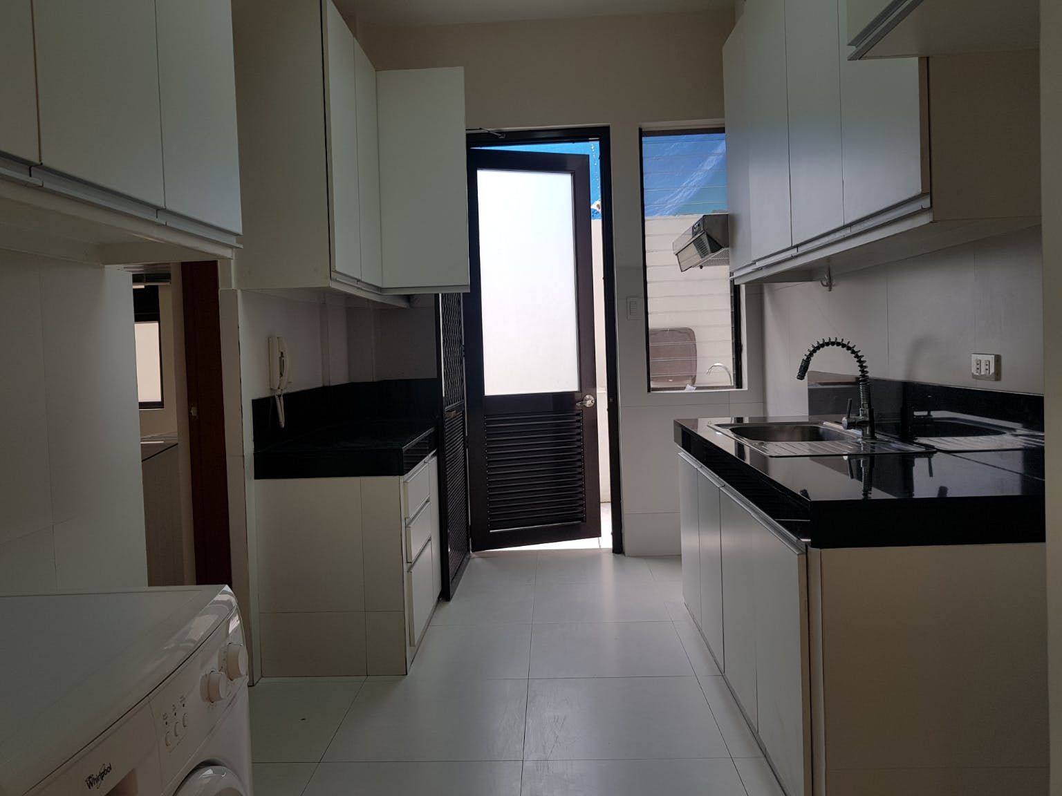"4BR House for Rent in San Lorenzo Village, Makati"10