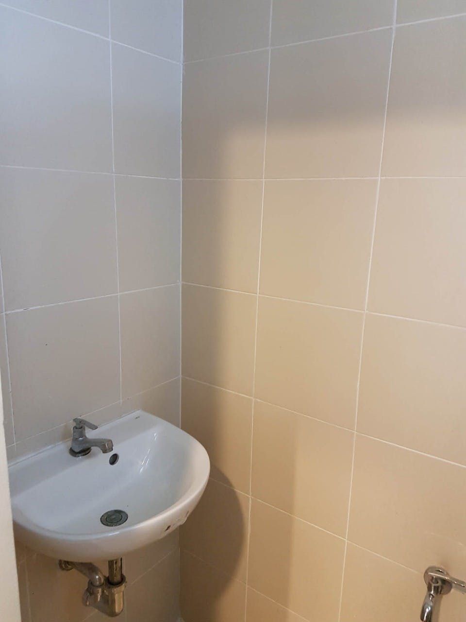 "3BR Townhouse for Rent in 68 Roces, Quezon City"08