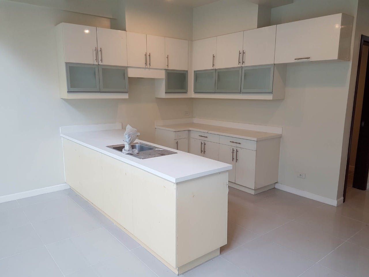 "3BR Townhouse for Rent in 68 Roces, Quezon City"10