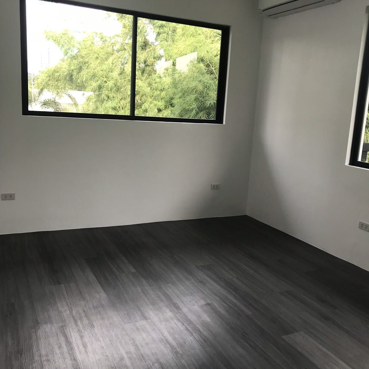 "4BR House for Rent in San Lorenzo Village, Makati"10