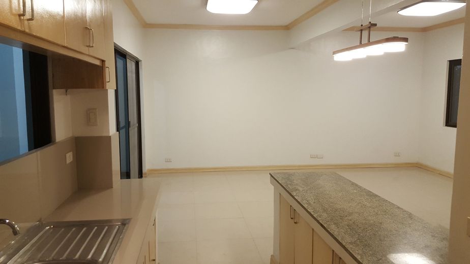 "3BR House for Rent in Sacred Heart, Quezon City"01