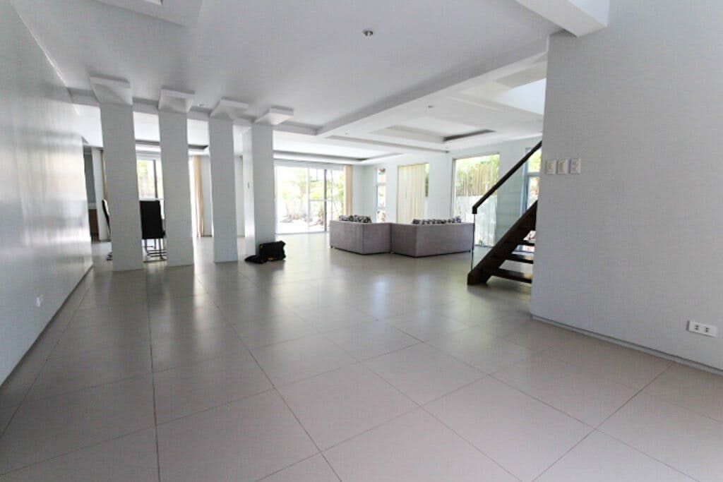 "4BR House for Rent in Ayala Alabang Village, Muntinlupa"10
