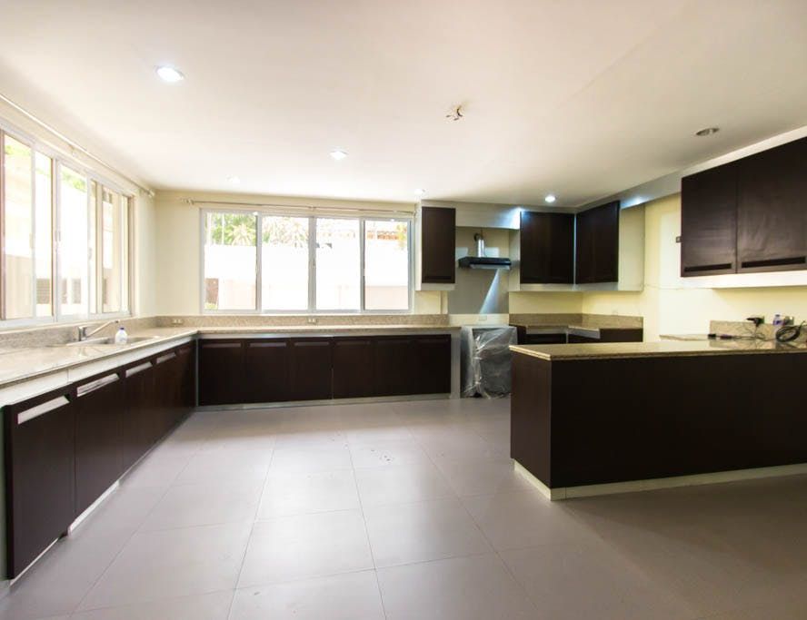 "5BR House for Rent in Forbes Park, Makati"06
