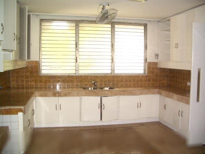 "5BR House for Rent in Dasmari?as Village, Makati"04