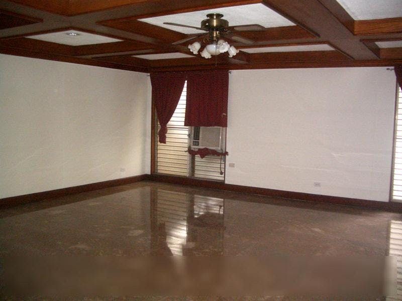 "5BR House for Rent in Dasmari?as Village, Makati"06