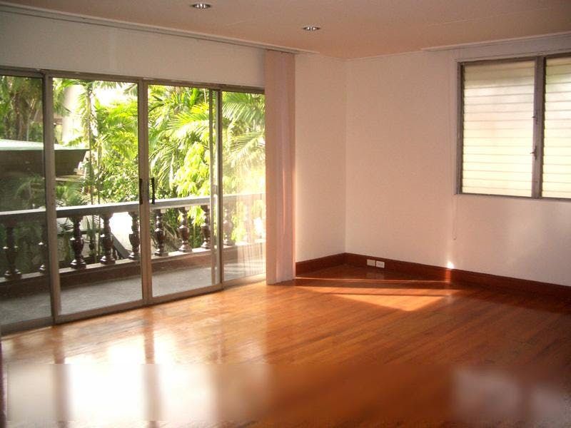 "5BR House for Rent in Dasmari?as Village, Makati"08