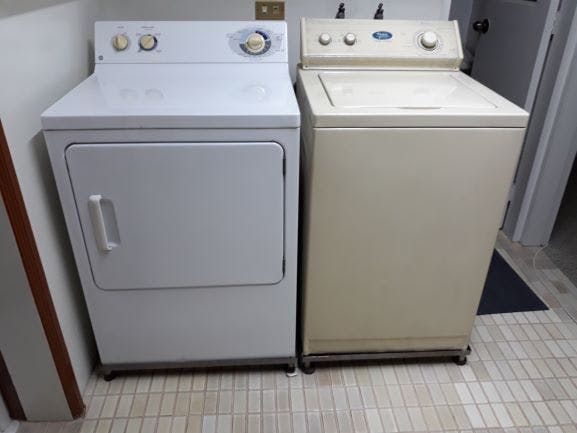 "8BR House for Rent in Kapitolyo, Pasig"03
