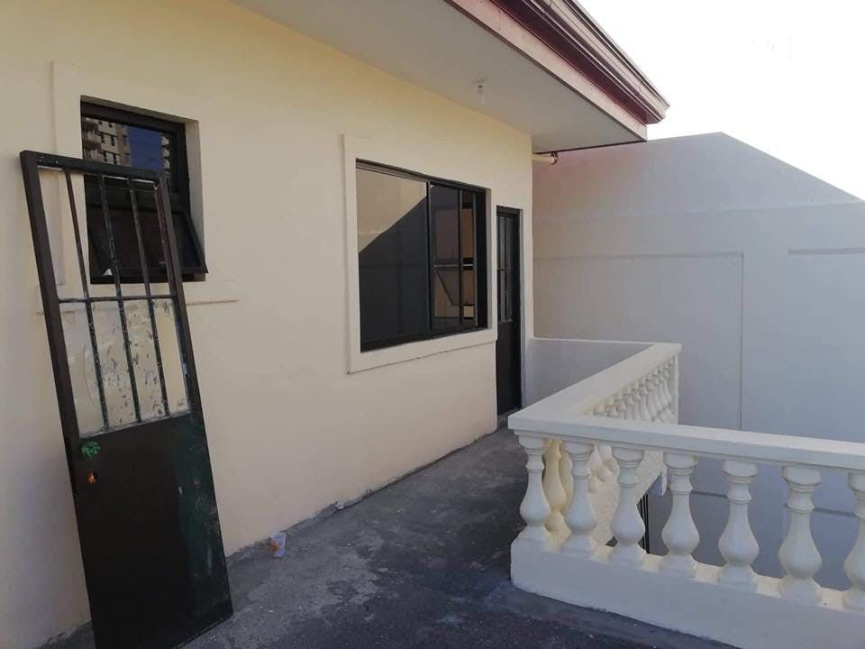 "8BR House for Rent in Kapitolyo, Pasig"08