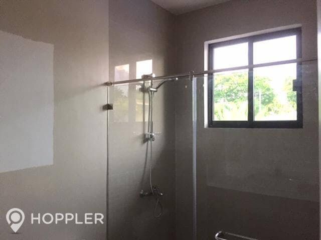 "4BR House for Rent in Dasmari?as Village, Makati"04