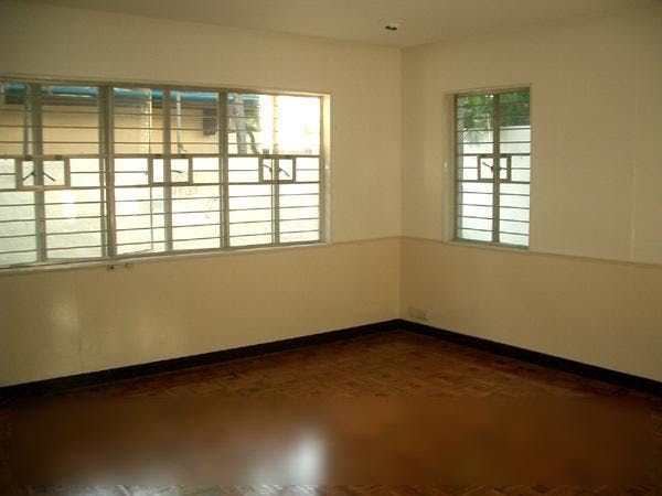 "5BR House for Rent in Dasmari?as Village, Makati"06