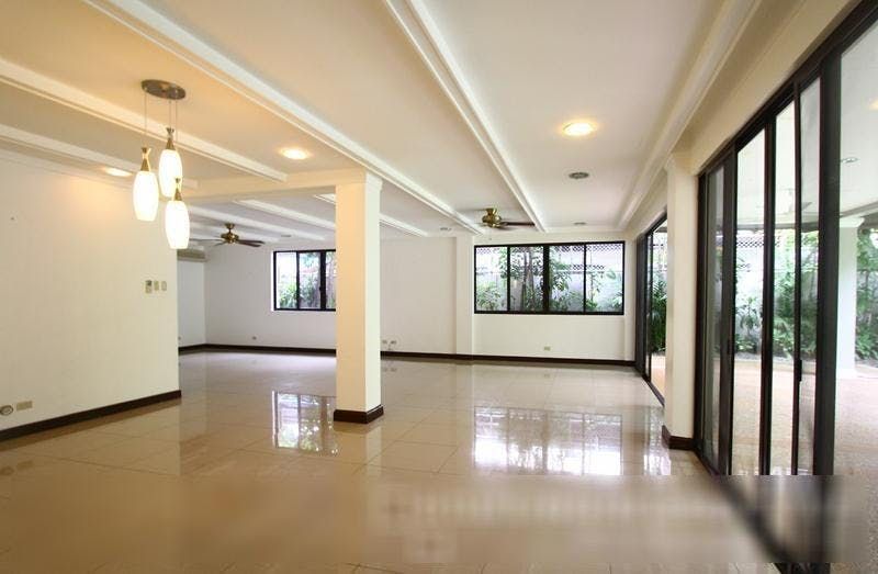 "4BR House for Rent in Dasmari?as Village, Makati"06