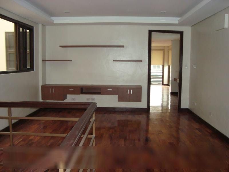 "3BR House for Rent in San Lorenzo Village, Makati"06