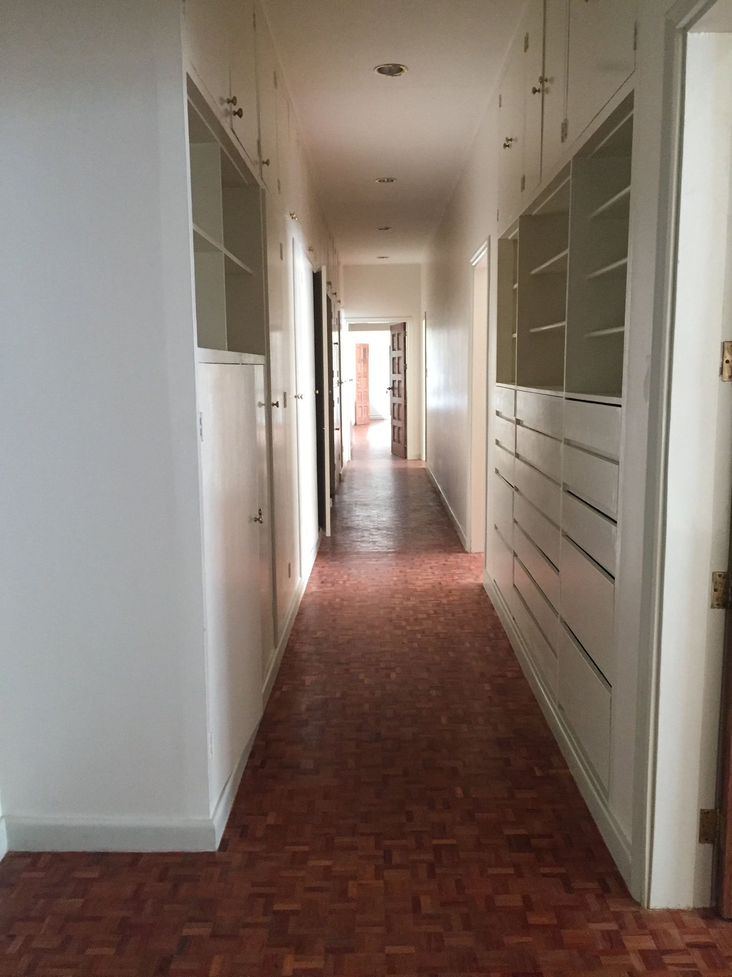 "4BR House for Rent in Dasmari?as Village, Makati"09