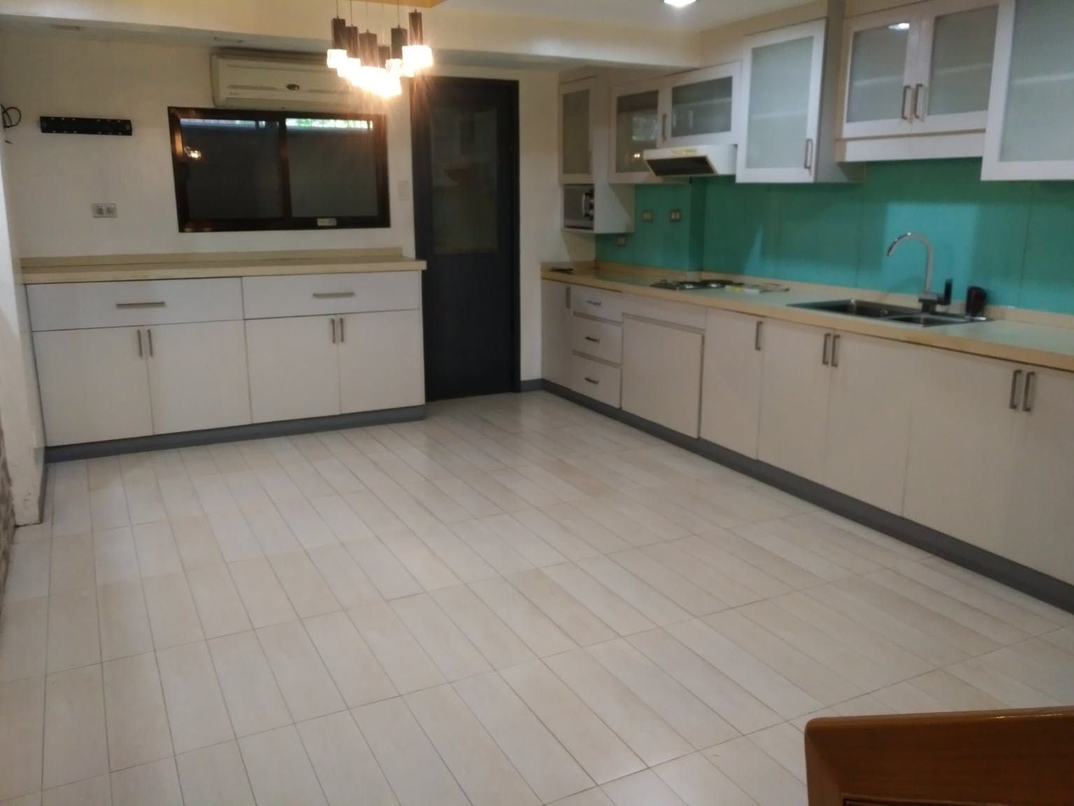 "4BR Townhouse for Rent in New Manila, Quezon City"08
