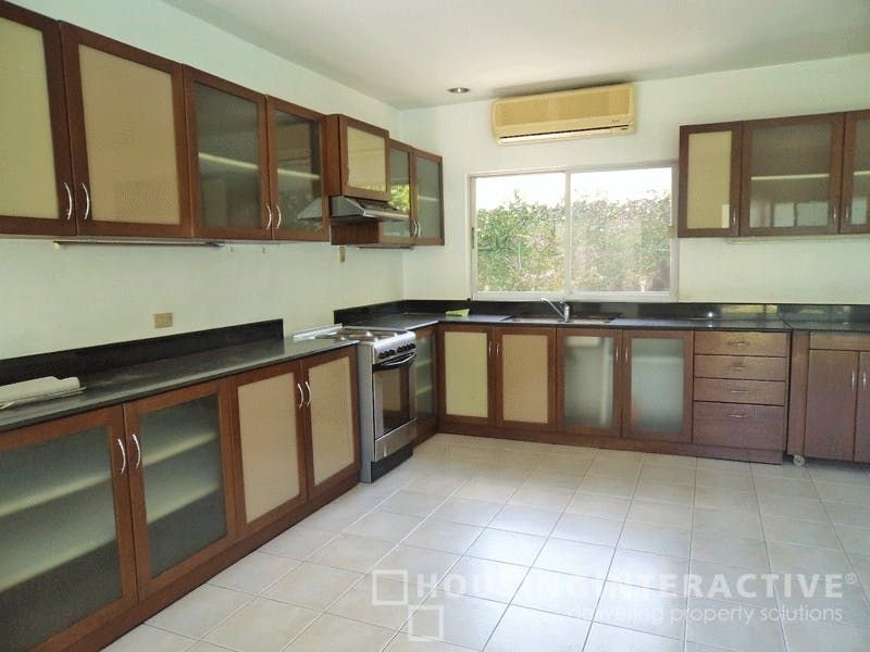 "4BR House for Rent in Urdaneta Village, Makati"08
