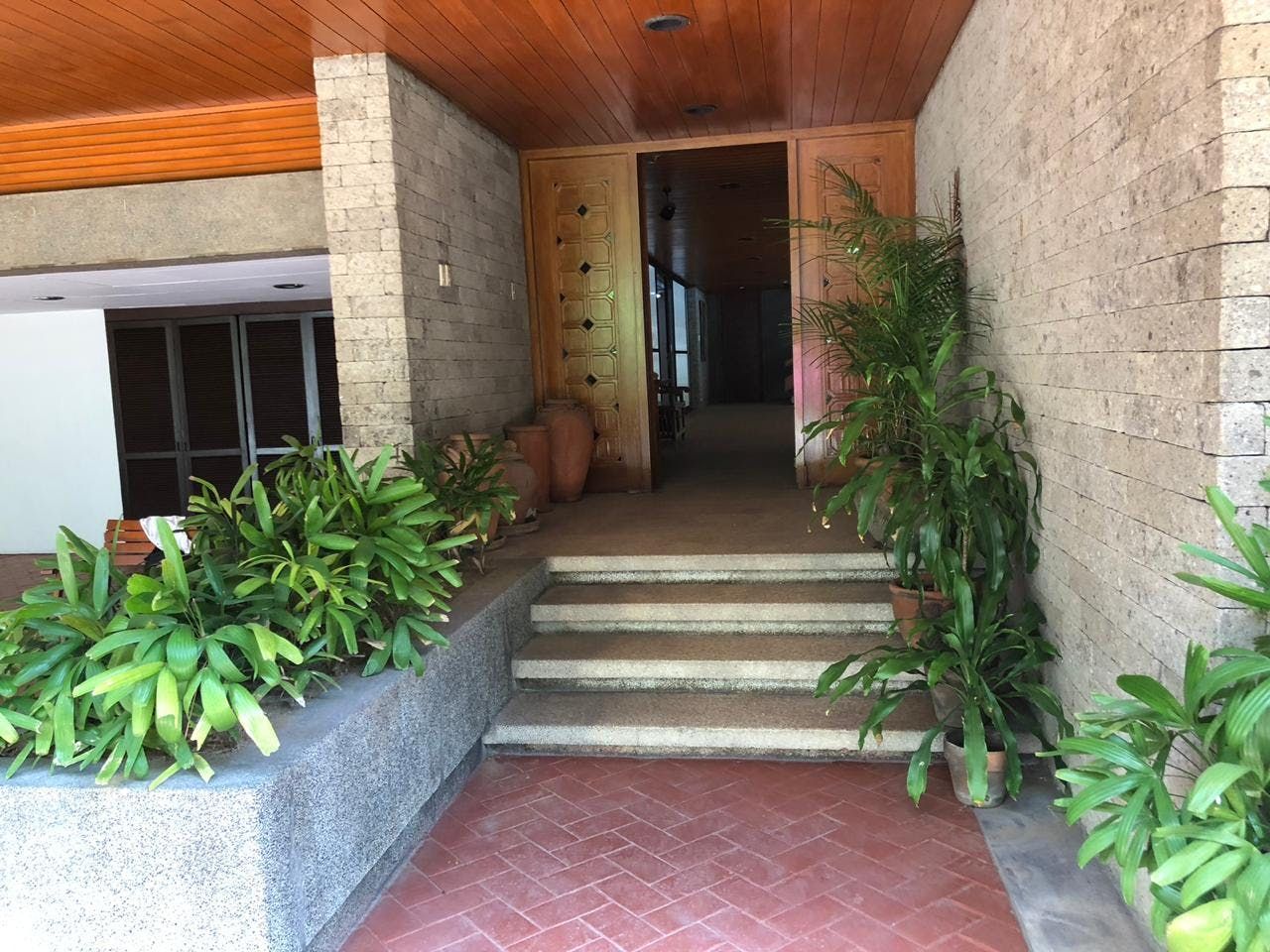 "4BR House for Rent in San Lorenzo Village, Makati"04