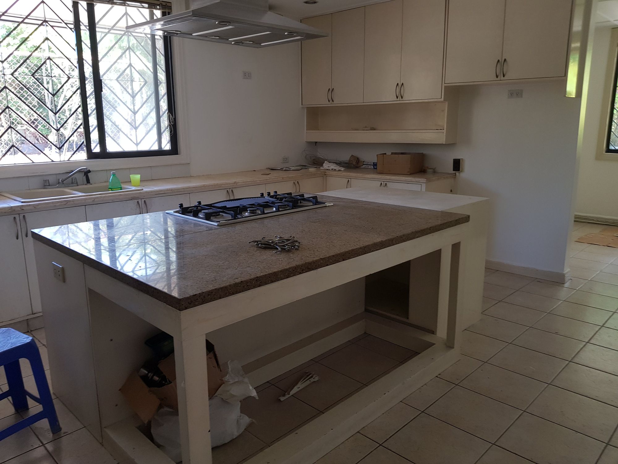 "4BR House for Rent in Dasmari?as Village, Makati"06
